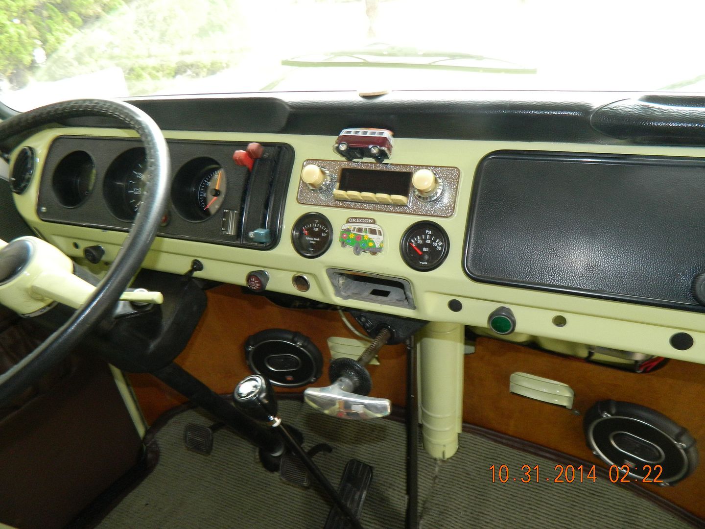 TheSamba.com :: Bay Window Bus - View topic - Metal dash bay window?